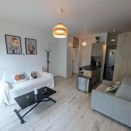 Stylish With Terrace Saint-Ouen (Seine-Saint-Denis)